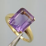 yellow gold ring with Amethyst
