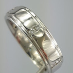 750, European made white gold wedding band