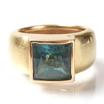 18k gold with green spinel