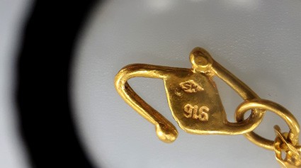916 gold stamp on bracelet clasp