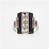Art Decó diamond cocktail ring with onyx gemstone