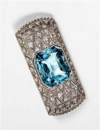 Art Deco white gold brooch with diamonds and Aquamarine gemstone