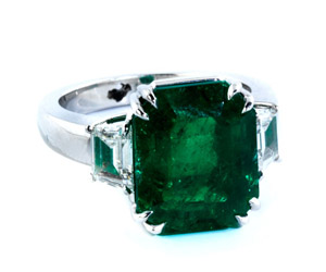 Colombian emerald and diamond platinum ring