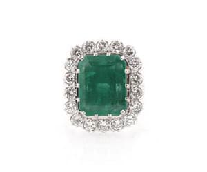 White Gold Diamond and Emerald ring 