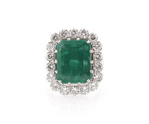 White Gold Diamond and Emerald ring 