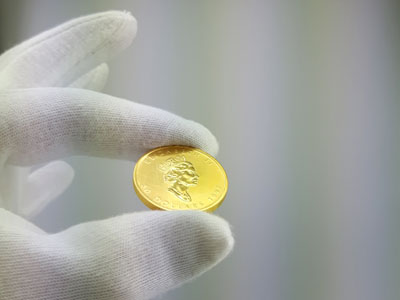stock image: queen Elizabeth II bullion gold coin, .999 fine gold