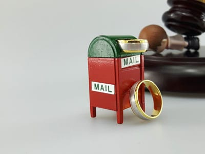 stock image: mail in service to sell wedding band