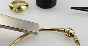 Pandora gold bracelet tested with a magnet