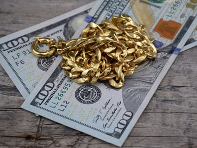 14k gold chain on banknotes
