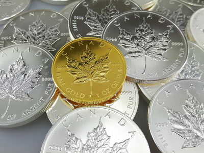 stock image: Canadian gold and silver coins weighing 1 ounce