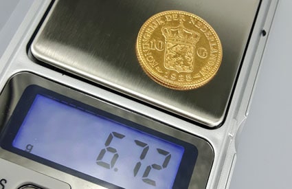 weighing an authentic 10 Guilders gold coin: 6.72 grams