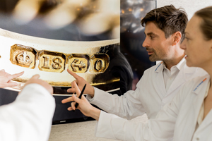 reDollar jewelry experts checking gold stamp