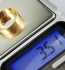 jewelry scale displaying 3.51 grams for gold ring