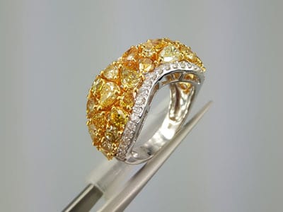 stock image: yellow diamonds 18k white gold ring