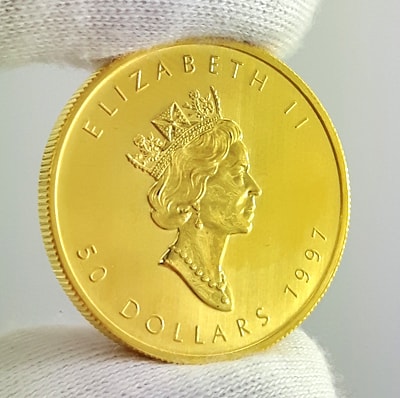 Elizabeth II displayed on Maple Leaf gold coin obverse