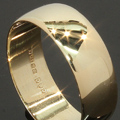 9 karat gold men's wedding band