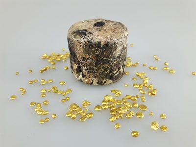 stock image: gold nuggets spread around melted gold